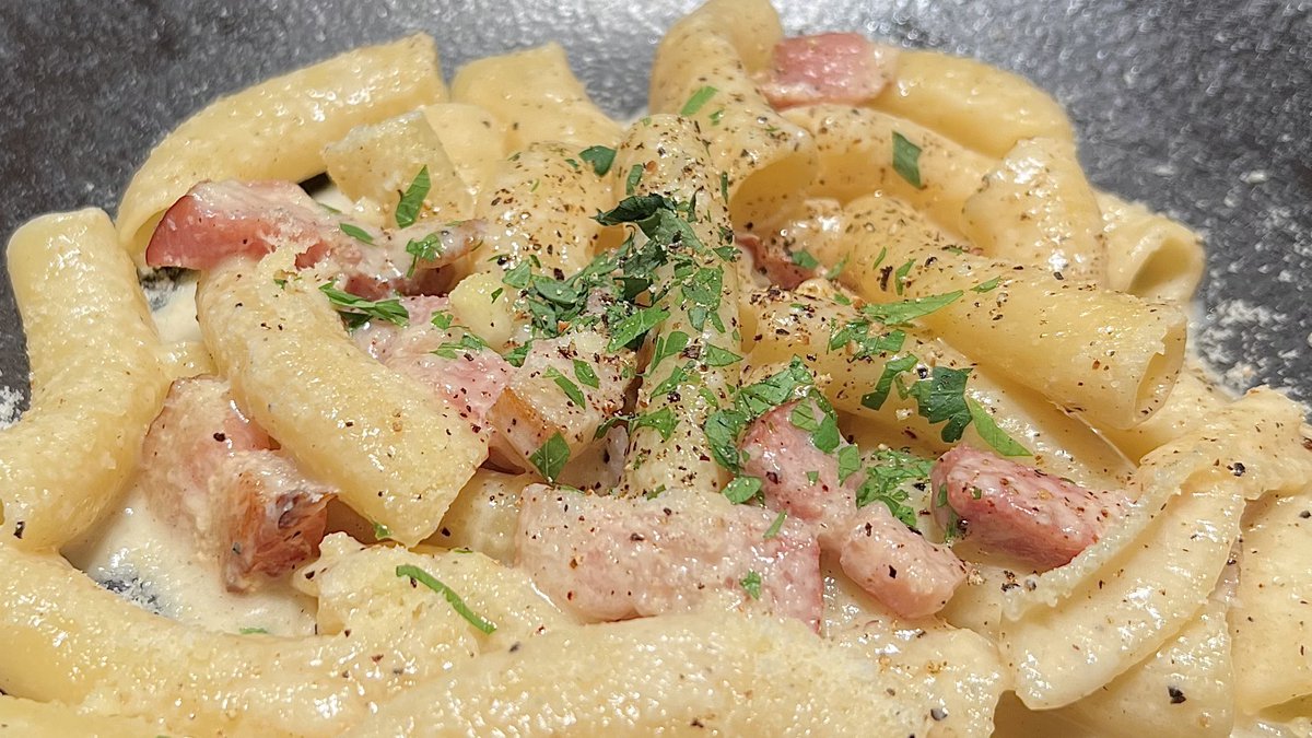 4/28 渋谷スクランブルスクエア13Fにある"PASTA HOUSE AWkitchen figlia"でランチ🍽️
京筍と黒豚パンチェッタのカチョエペペ(京筍抜き笑)
山羊のミルクでクセがあるとの事だったが美味しすぎてビックリした！偏食故に前菜は無しでお願いしたらドリンクセットに変えてくれたの有り難かった( ˊ̱˂˃ˋ̱ )