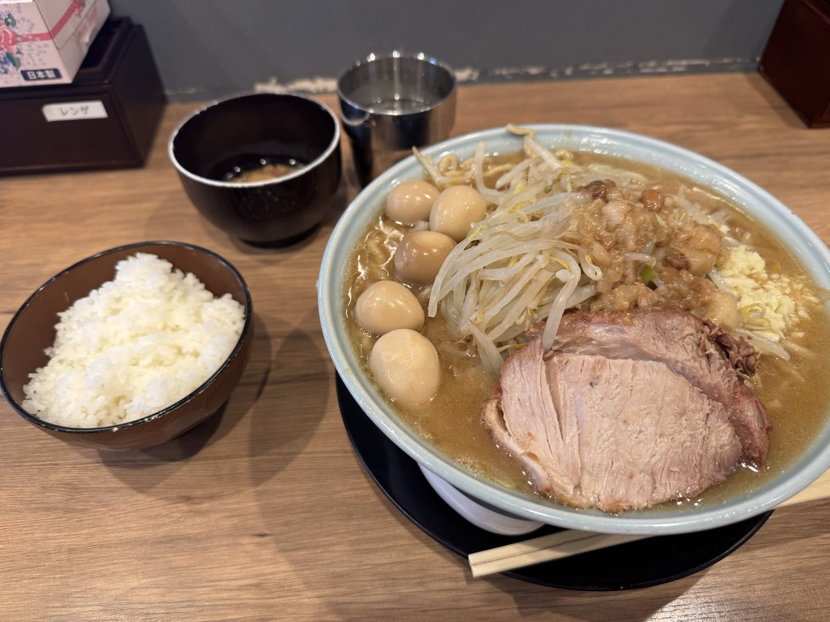 シオムスビ tweet media