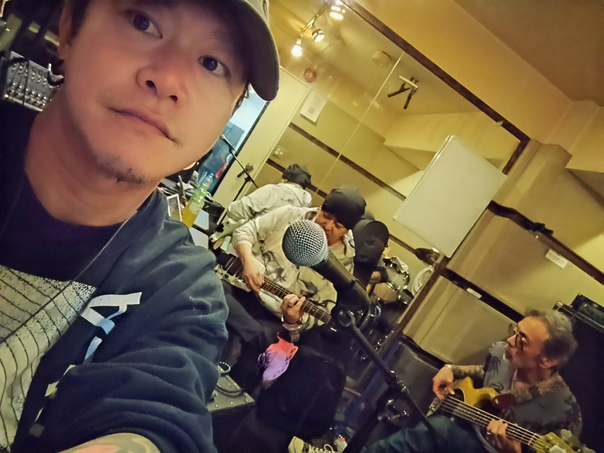 ひがしゆうき（汚れ役のなんでも屋、甑島出身） tweet media