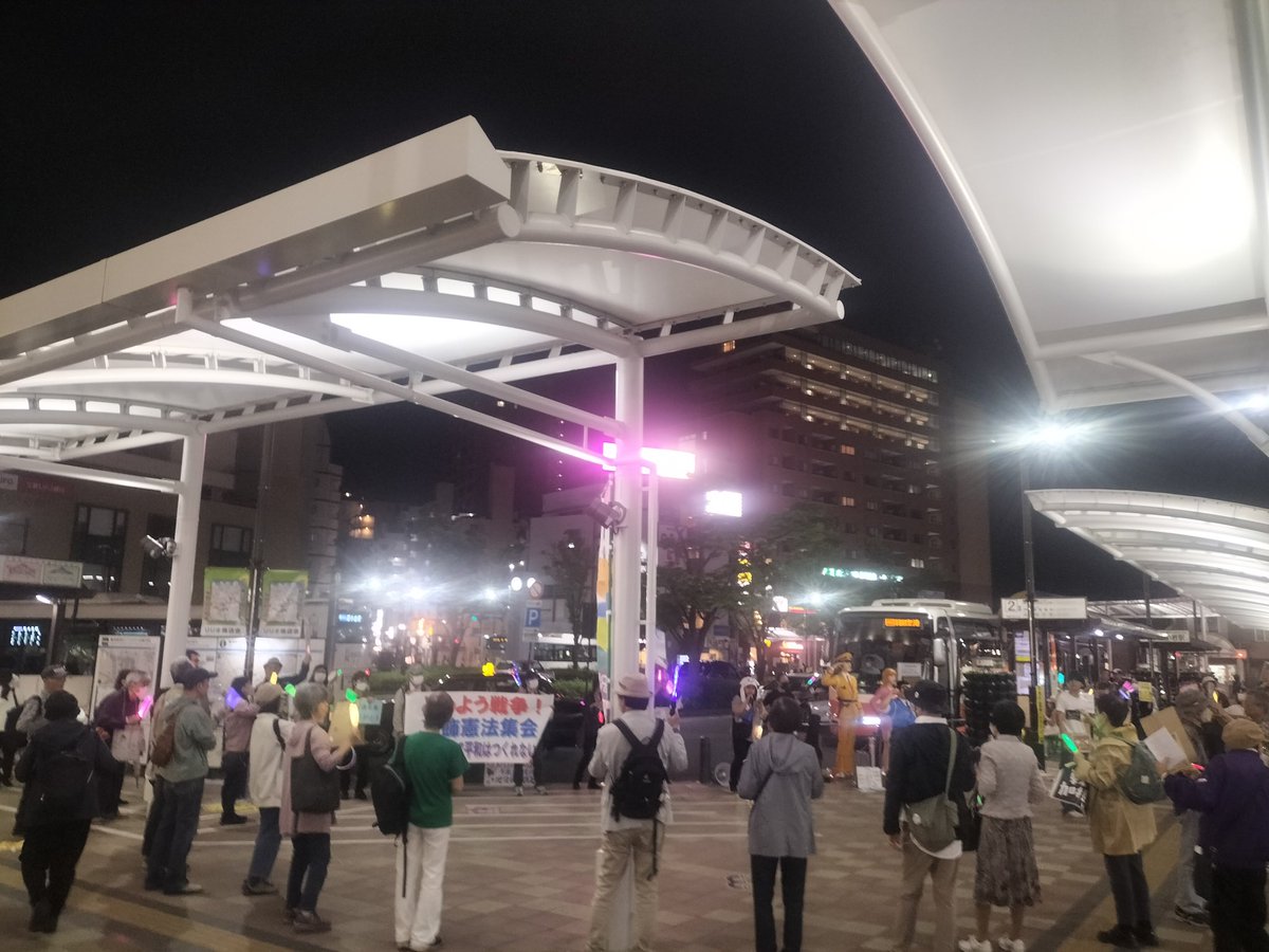 ksousui's tweet photo. 戦争反対♪葛飾ペンライト集会

#憲法９条を守れ 
#戦争止めてくるわ 
#憲法大集会0503 https://t.co/MJTouwnSOR