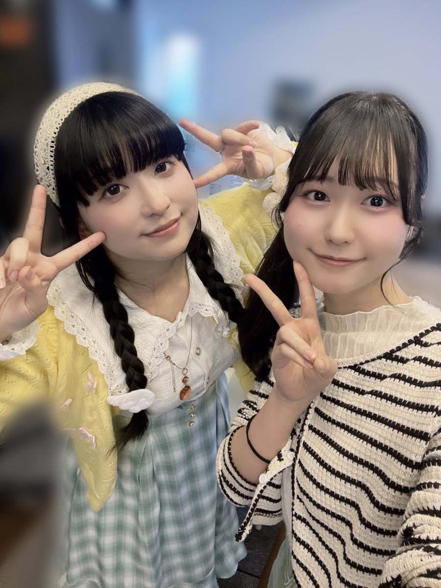 ついに明日は #maruxenon ライブ！
まだ当日券もあるので気になるよ〜という方は今からでも！！まだ間に合いますよ！🙌

写真はあかねさん<a href="/akane_fujikawa/">🐥藤川 茜💥🔨</a> と📸
可愛くて優しくて大好きな先輩です！
ご一緒できるのうれしい〜！！

明日はスペシャルなコラボもあったり…？
是非お楽しみに〜！🪄✨
