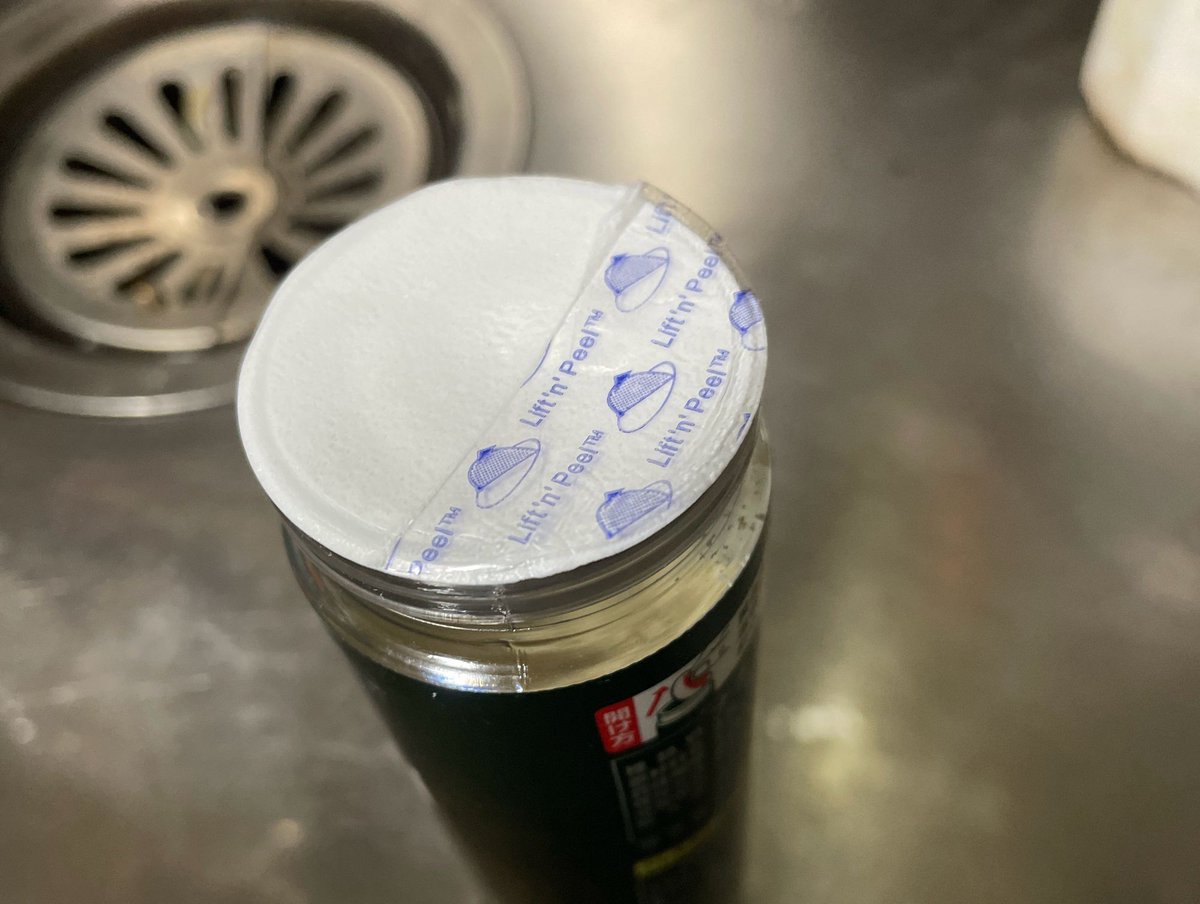 パルメザンチーズのこのビラビラはもう少しなんとかならんのか
結局縁に爪入れて剥がしてる
無駄
#ナポリタン
#晩御飯 #dinner #飯テロ #foodporn