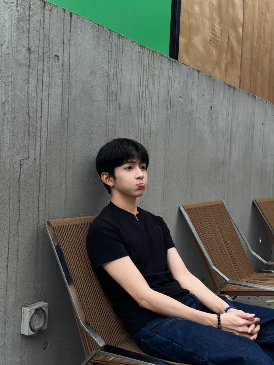 dongdong_th's tweet photo. [📷] DongDong’s Weibo &amp; IG Update

{02052026}
[1]
วันแรงงาน(1 พ.ค)ที่ผ่านมา ทุกคนไปเที่ยวไหนกันครับ~🥸
Weibo :
🔗 https://t.co/WCK2laXNmw

#DONGDONG #RaceBace_DONGDONG 
#DongJiexiang #东诘翔 #RaceBace #RGB_Plan https://t.co/Pu7c8A0zlH
