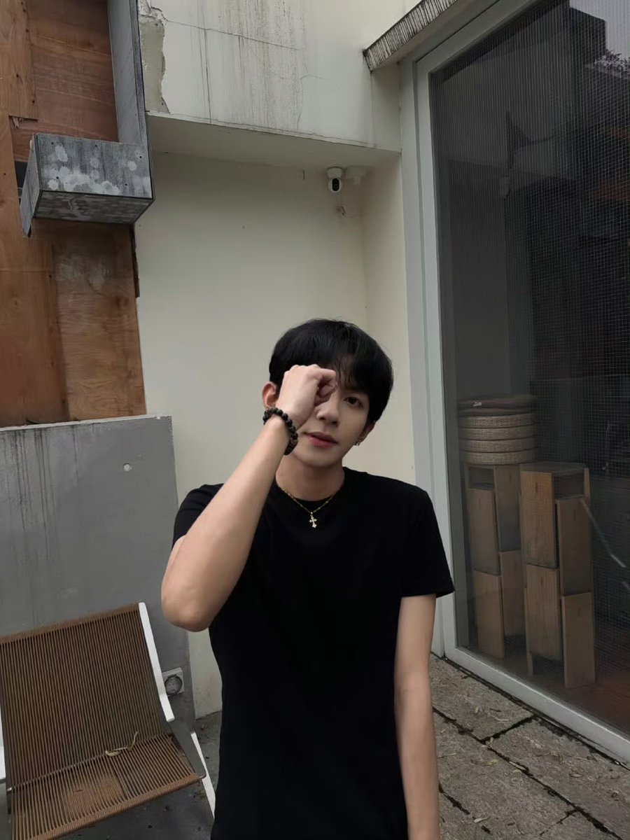 dongdong_th's tweet photo. [📷] DongDong’s Weibo &amp; IG Update

{02052026}
[1]
วันแรงงาน(1 พ.ค)ที่ผ่านมา ทุกคนไปเที่ยวไหนกันครับ~🥸
Weibo :
🔗 https://t.co/WCK2laXNmw

#DONGDONG #RaceBace_DONGDONG 
#DongJiexiang #东诘翔 #RaceBace #RGB_Plan https://t.co/Pu7c8A0zlH