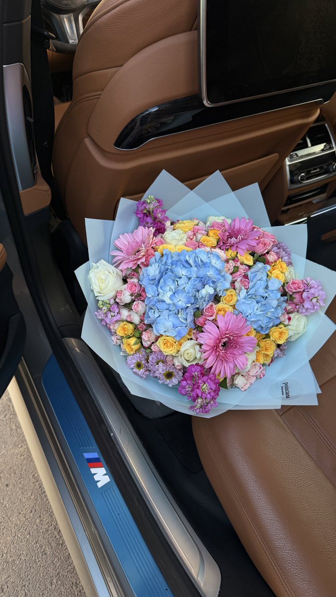 poinciana0's tweet photo. خيالييه 🩵🌷🌻🌹🌺🌸 https://t.co/nXiaEcaPyY