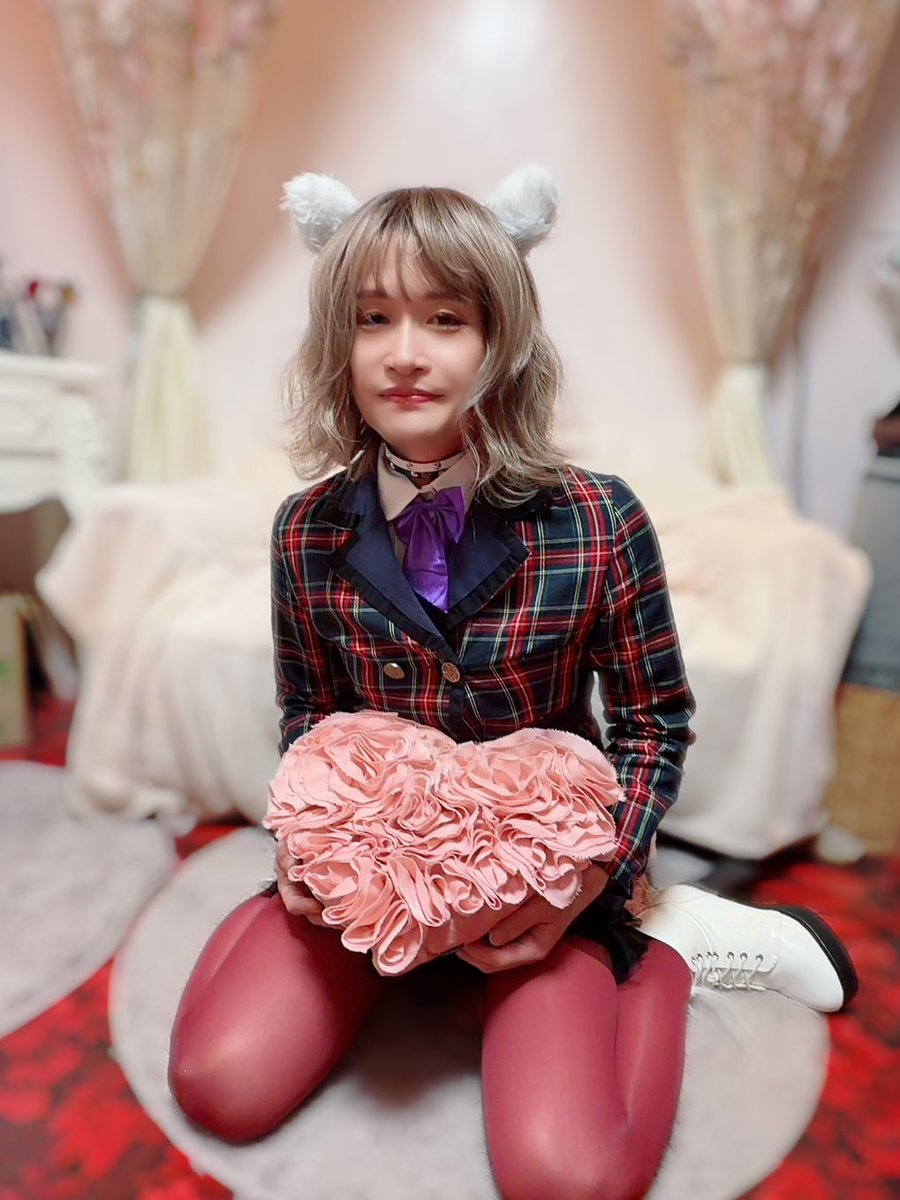 IRISpoweredbyL's tweet photo. 本日遠路はるばる猫娘のご来店です！
久しぶりのべにこ(美容部員)すぺしゃるでした！ https://t.co/yqx8xVRQl9