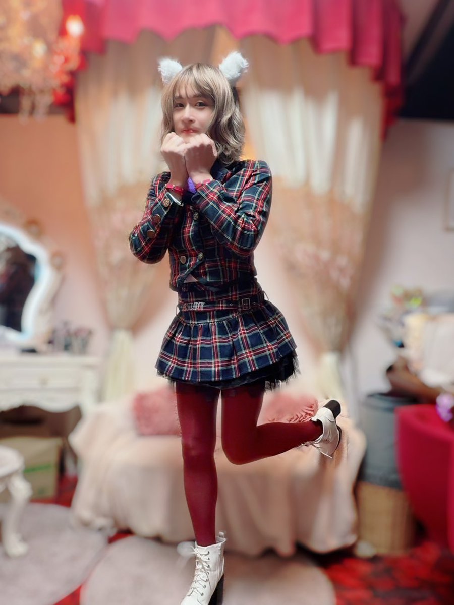 IRISpoweredbyL's tweet photo. 本日遠路はるばる猫娘のご来店です！
久しぶりのべにこ(美容部員)すぺしゃるでした！ https://t.co/yqx8xVRQl9