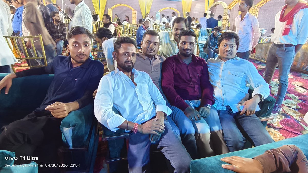 BguVivekkumar's tweet photo. अपने पैतृक गांव में मित्र बिट्टू जायसवाल की बहन की शादी में शामिल होकर बेहद खुशी हुई।
साथियों के साथ यादगार पल बिताए।
✨ गांव की मिट्टी और अपनेपन का साथ—यही असली आनंद।
📍जहां समस्या, वहां विवेक साहू
#VillageVibes #ShaadiMood #HappyMoments https://t.co/8BljTcwxQU