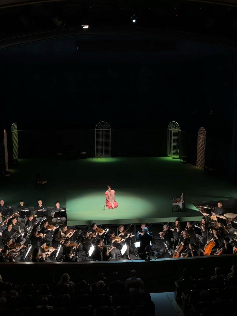 Angelinajvui's tweet photo. 🎭🎼 https://t.co/F5U6pNxVvf