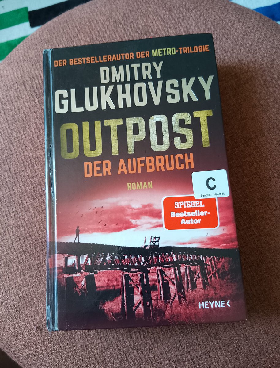 RostFlug's tweet photo. Es tut gut zwischen den ganzen an- und quergelesen Sachbüchern endlich mal wieder einen Roman (fertig) zu lesen. Nicht so spannend wie der erste Teil, aber ganz gut. https://t.co/3iq7XBl4JE