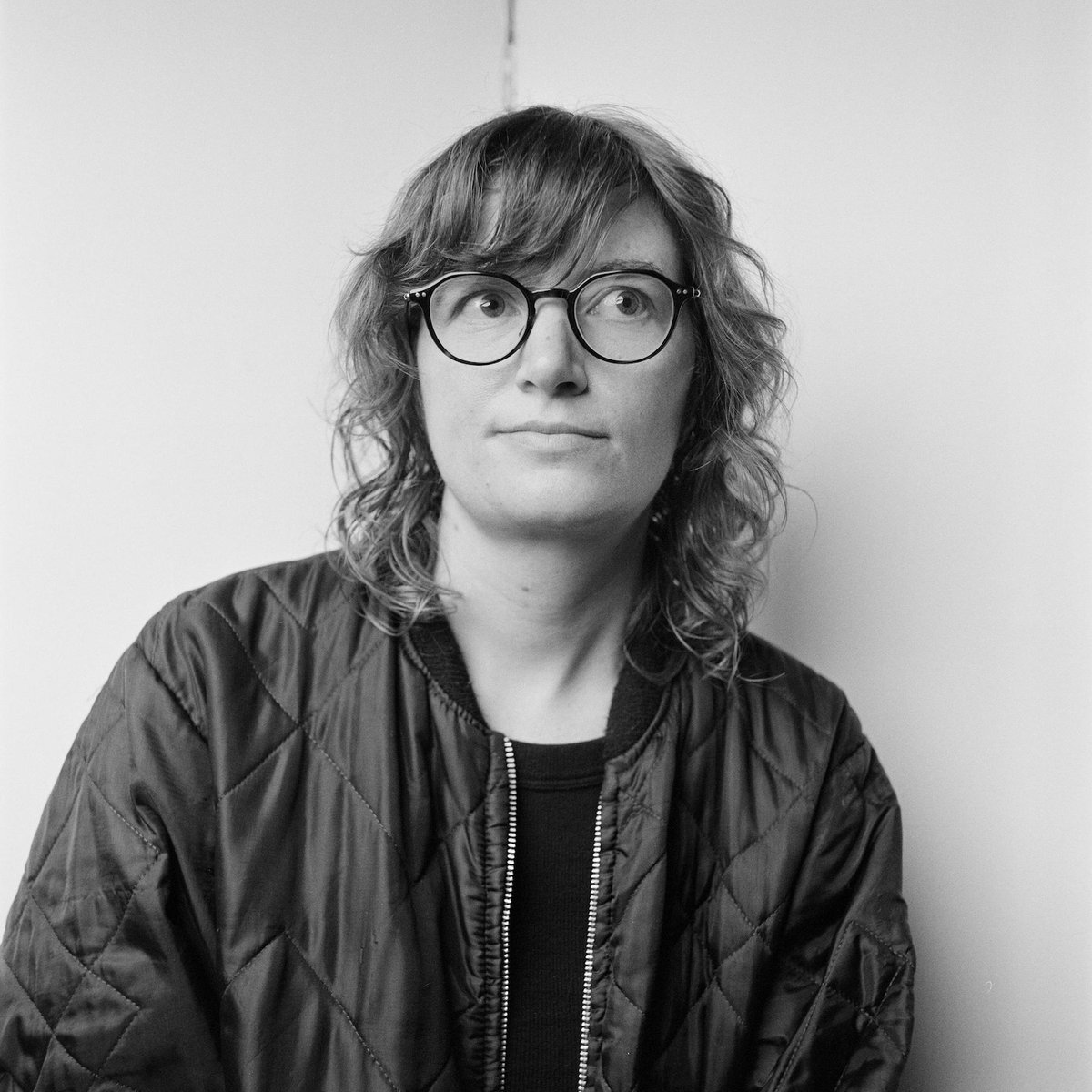 MAGNETMagazine's tweet photo. #FiveQuestions w/ #CharlotteCornfield (@mergerecords @nextdoorrecs @cornfieldmusic). “My daughter is 3 &amp; she loves coming along &amp; helping with setup and teardown. Including her in the process is the big thing. It makes me feel like it’s a family business”: https://t.co/yuOqxwmE4v https://t.co/V6wsGCR8wS