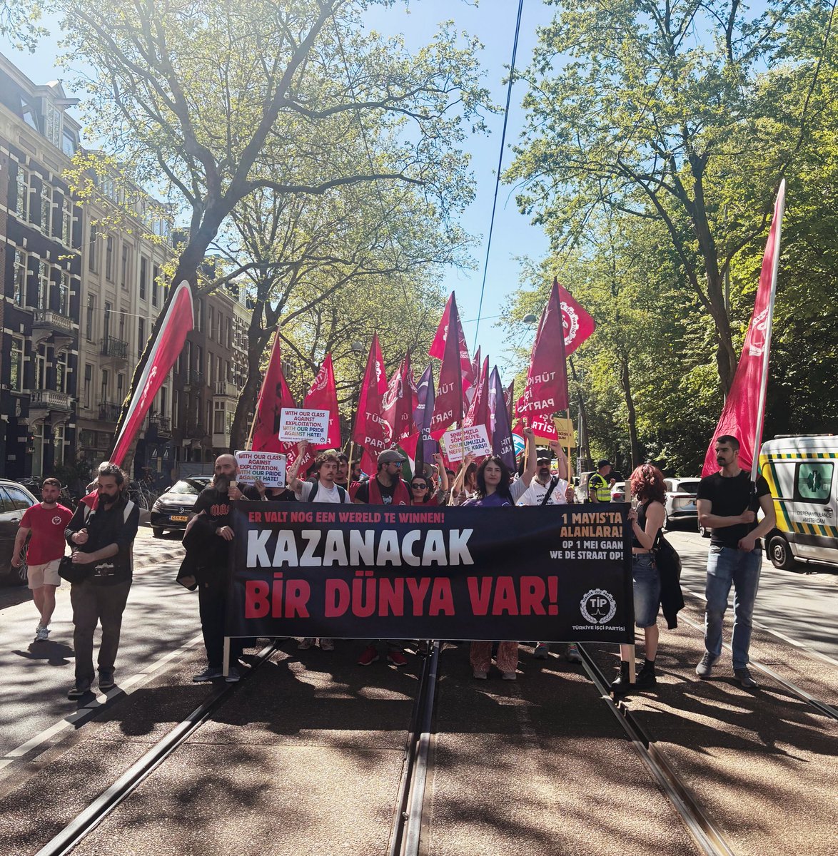 tipnederland's tweet photo. 1 Mayıs İşçi Bayramımız için Amsterdam'da, binlerce emekçi dostumuzla birlikte emeğimizin söz hakkı için bir araya geldik. Bu dünyanın bizim olduğunu; sermayenin dayattığı kara düzene, sömürüye, savaşlara boyun eğmeyeceğimizi bir kez daha yüksek sesle vurguladık. 

Yaşasın 1 Mayıs! Yaşasın emekçilerin haklı mücadelesi!

On May 1st, International Workers’ Day, we came together in Amsterdam with thousands of fellow workers to stand up for our right to have a say over our labor. We once again raised our voices to declare that this world belongs to us, and that we will not bow to the dark order imposed by capital, exploitation, and war.

Long live May 1st! Long live the struggle of the working people!
                 https://t.co/JAoVBueZJq
