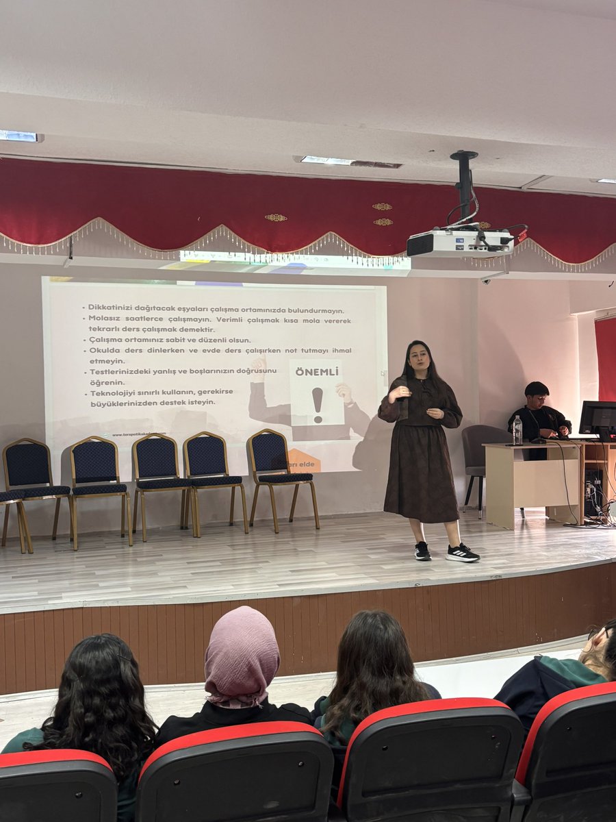 ttsosyalblmler's tweet photo. 11. sınıf öğrencilerimizle “Matematik Nasıl Çalışılmalı ve Verimli Ders Çalışma Yöntemleri” konulu seminerimizi gerçekleştirdik.
Bu süreçte öğrencilerimize;
✔️ Doğru çalışma teknikleri
✔️ TYT &amp; AYT matematik stratejileri
hakkında önemli bilgiler aktarıldı
@agrimem 
@agri_mem_arge https://t.co/zaQaBJCMPL