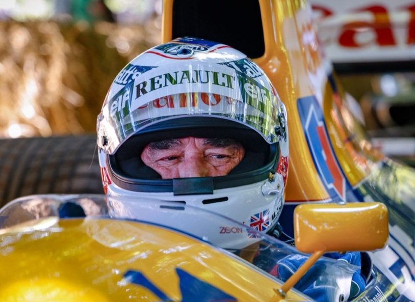 Sinal dos tempos... Parte 2: o tricampeão (1969/1971/1973) Jackie Stewart em seu BRM de Fórmula 1 em 1967 e em seu Tyrrell em 2025, numa exibição no Bahrain, 58 anos depois.

Abaixo temos o campeão (1992) Nigel Mansell em sua Williams FW14B em 1992 e em 2023, 31 anos depois, no