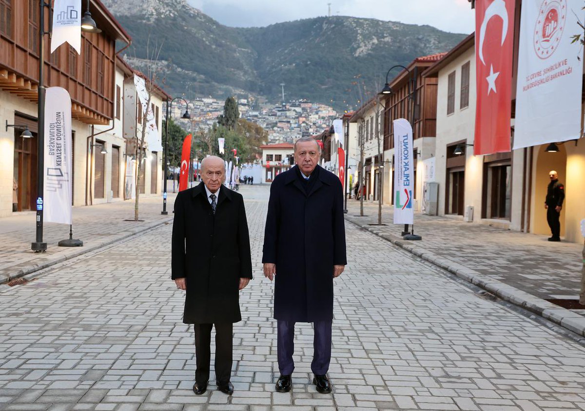 SerkanIsmail9's tweet image. "Surprises" expected from this year's host of #COP31Türkiye.
.
Before colonizing Mars and covering highways with solar panels, maybe we should light up the new neighborhoods after the earthquake in #Türkiye with #Solar #Energy, #DataCenters @murat_kurum?
x.com/i/status/19900…