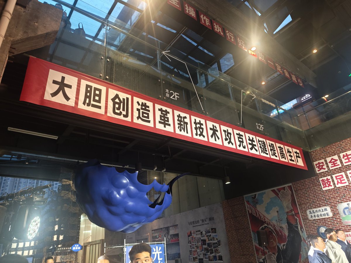 fenderness's tweet photo. 咋们工人有力量。。。
上去演的真有工人吗。。 https://t.co/Njttrw71KI