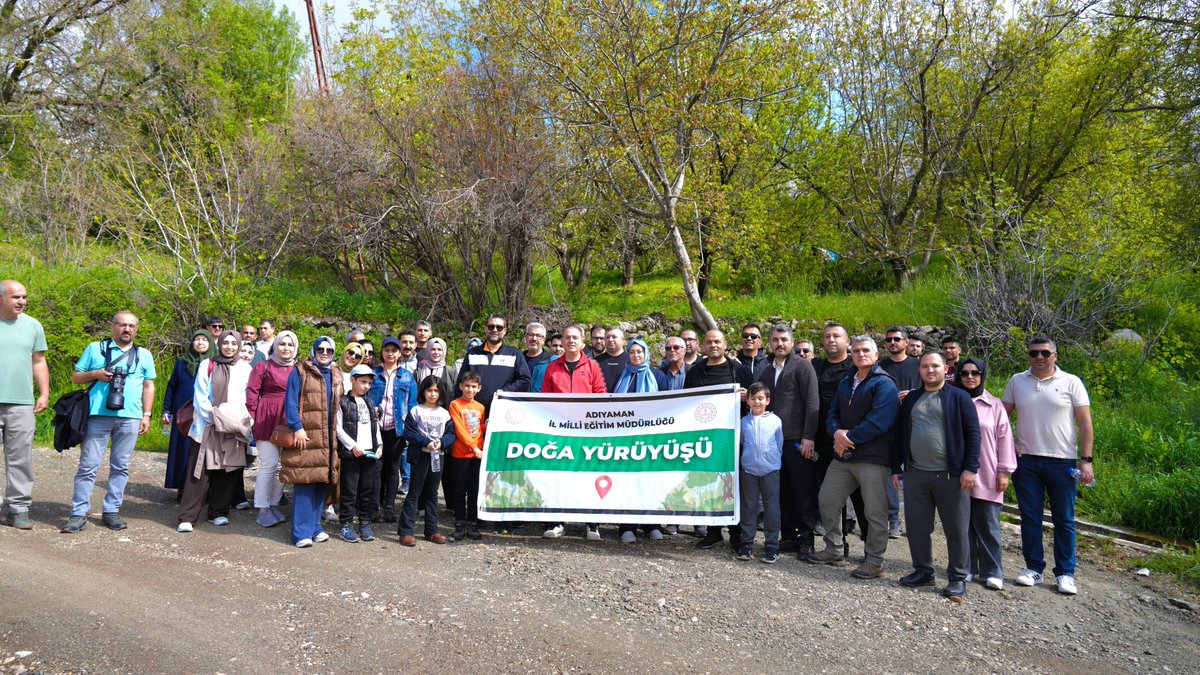 adiyamanmem's tweet photo. 🌿 Maarif Ailemizin Geleneksel Buluşması: Tut’ta Doğayla İç İçe Bir Gün

İl Millî Eğitim Müdürlüğümüz tarafından geleneksel hâle getirilen Doğa Yürüyüşü Etkinliği, bu kez Tut ilçemizin doğal güzellikleri eşliğinde gerçekleştirildi. 💚

Etkinliğe, İl Millî Eğitim Müdürümüz Sayın Ali Tosun, Tut İlçe Millî Eğitim Müdürü Muharrem Aytekin, öğretmenlerimiz ve aileleri katılım sağladı.

Doğanın huzur veren atmosferinde gerçekleştirilen yürüyüşte katılımcılar, hem keyifli hem de sağlıklı bir gün geçirme imkânı bulurken; eğitim-öğretim süreçleri dışında da bir araya gelerek birlik, beraberlik ve dayanışma ruhunu pekiştirdi. 🌳

Yürüyüşün ardından Tut Öğretmenevi’nde düzenlenen kahvaltı programı, samimi sohbetlere ve meslektaş dayanışmasına zemin hazırladı. 🌞

İl Millî Eğitim Müdürlüğü olarak, eğitim camiamızın moral ve motivasyonunu güçlendiren ve doğayla bağ kurmayı teşvik eden bu tür etkinliklerin artarak devam etmesini diliyor; katılım sağlayan tüm öğretmenlerimize teşekkür ediyoruz.

Birlikte yürüdük, birlikte nefes aldık, birlikte güçlendik. 🌱