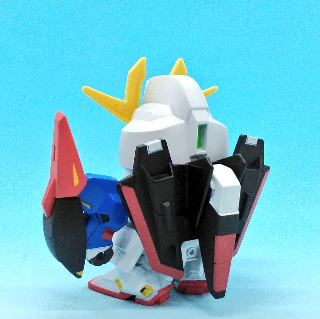 mekarinrin's tweet photo. 【元祖SDガンダムNo.06 ゼータガンダム】完成！
今回もニューガンダム同様表面処理とファレホ塗装のみ…と言いたいところですが、胸と干渉する頬裏だけ少し削りました。
それにしてもゼータも造形いいなぁ。
#俺SD作ってるぜ 
#元祖SDガンダム https://t.co/vEhnjy41My