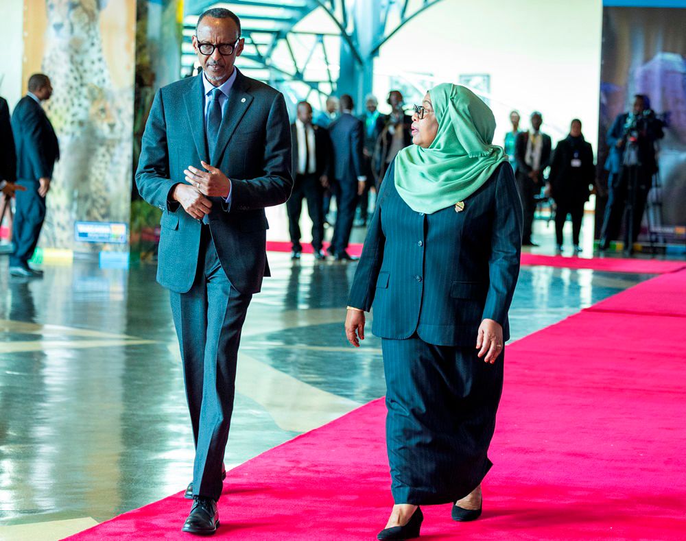 rbarwanda's tweet photo. Perezida Kagame ategerejwe muri Tanzania, aho azagirira uruzinduko rw'akazi rw'umunsi umwe kuri iki Cyumweru, tariki ya 3 Gicurasi 2026.

Mu ruzinduko rwe, Umukuru w'Igihugu azagirana ibiganiro byihariye na mugenzi we wa Tanzania, Samia Suluhu Hassan, biganisha ku kwagura umubano uhuriweho n'ibihugu byombi. #RBAAmakuru