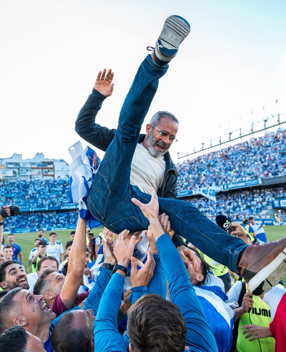 JuanKeymar10's tweet photo. El entrenador más importante de nuestra historia 

Lo que ha hecho este hombre 2 veces, es salvarle literalmente la vida al club 

Gracias por tanto 💙 https://t.co/IEFHVEdOIG