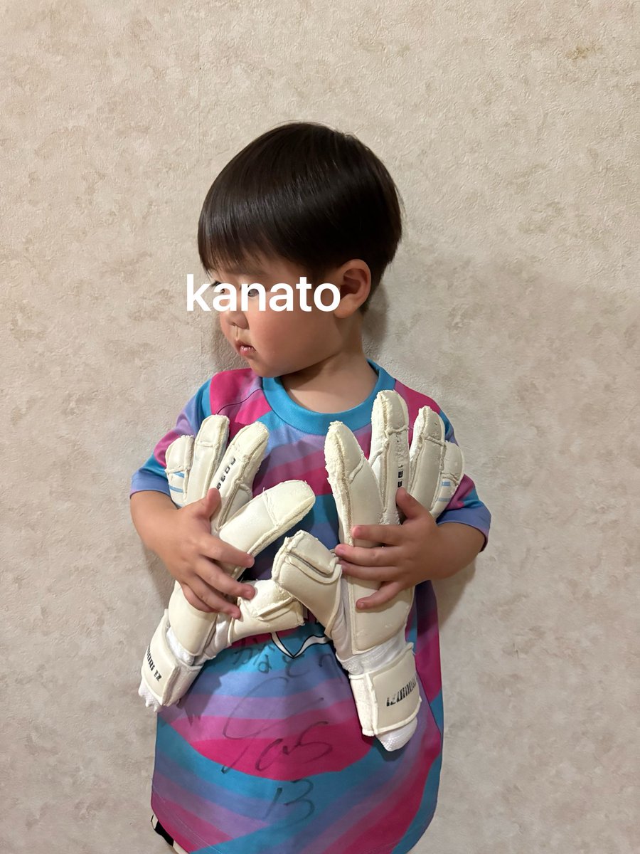 aaa_sagannail's tweet photo. 初めてのエスコートキッズ、感動した🥹🤍

泉森選手のキーパーグローブも当たった🫶🏻

最高の1日だったね！！！

#sagantosu
 #サガン鳥栖 https://t.co/HiXL6Iclx9