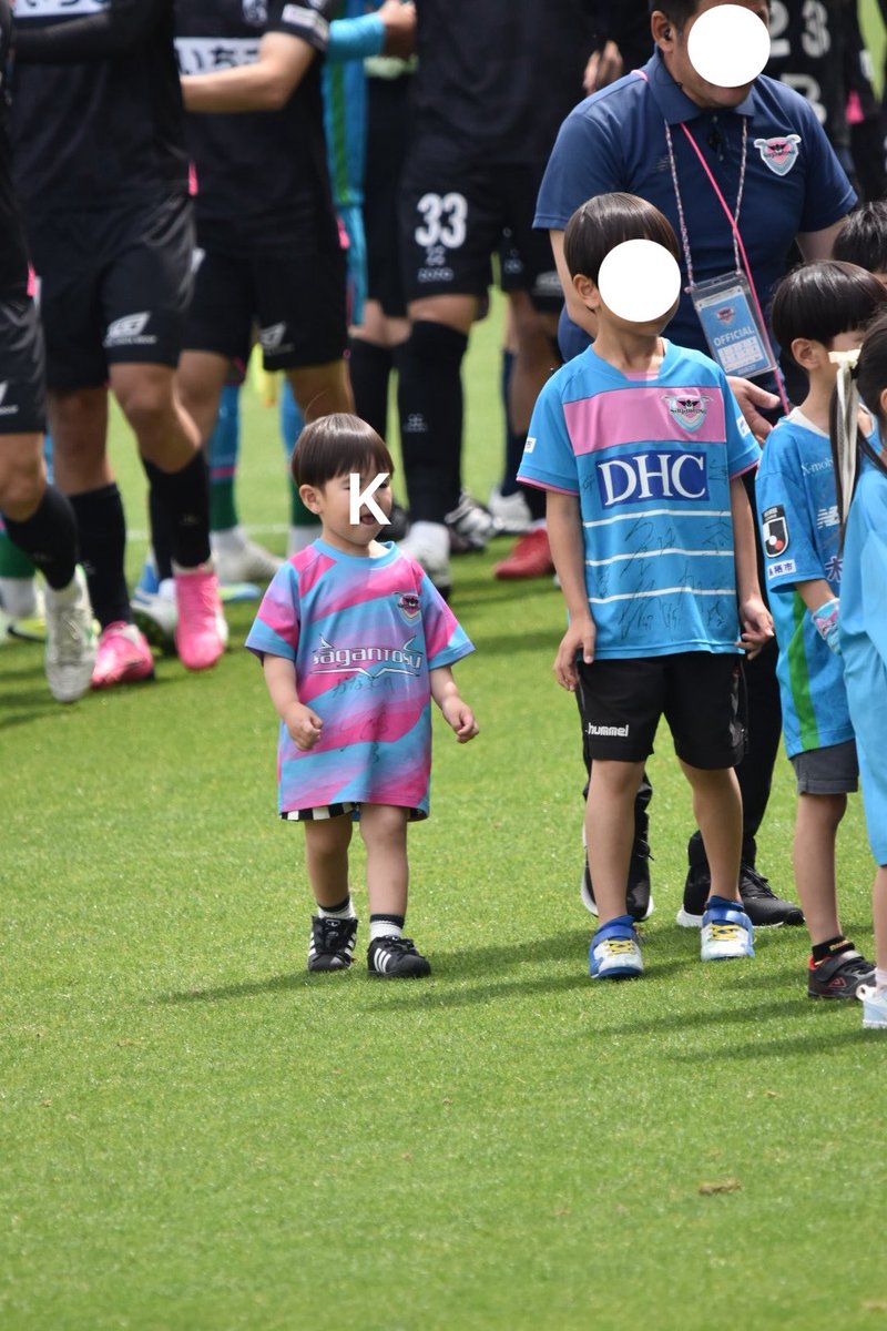 aaa_sagannail's tweet photo. 初めてのエスコートキッズ、感動した🥹🤍

泉森選手のキーパーグローブも当たった🫶🏻

最高の1日だったね！！！

#sagantosu
 #サガン鳥栖 https://t.co/HiXL6Iclx9