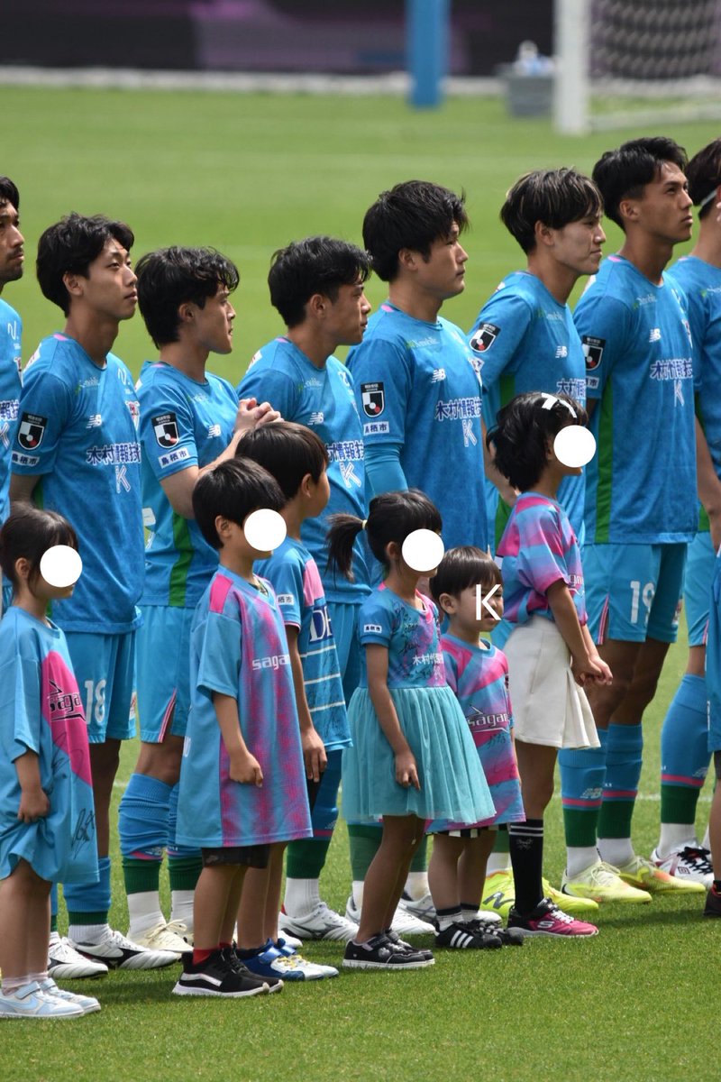 aaa_sagannail's tweet photo. 初めてのエスコートキッズ、感動した🥹🤍

泉森選手のキーパーグローブも当たった🫶🏻

最高の1日だったね！！！

#sagantosu
 #サガン鳥栖 https://t.co/HiXL6Iclx9