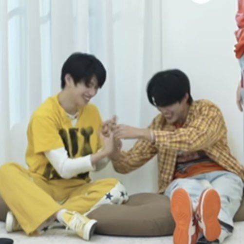 ImnotC17062's tweet photo. 两只猪啊😭 https://t.co/oVftIvE8X7
