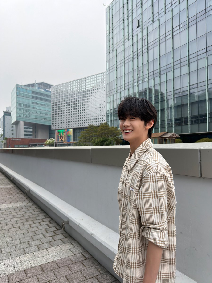 MBCの外にまで出てコンヘットと写真撮る長男ギュビンくんが愛すぎる😭😭😭😭😭😭😭😭😭😭😭😭😭😭😭😭😭😭😭😭