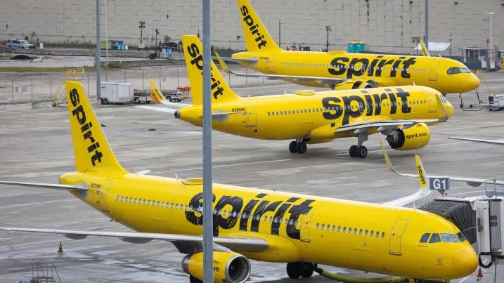 StockMKTNewz's tweet photo. SPIRIT AIRLINES IS NOW GONE 

Spirit Airlines has shut down. The company sent this note out to people with flights

 “We regret to inform you that all Spirit Airlines flights have been canceled, effective immediately” https://t.co/PeUnNVDNUr