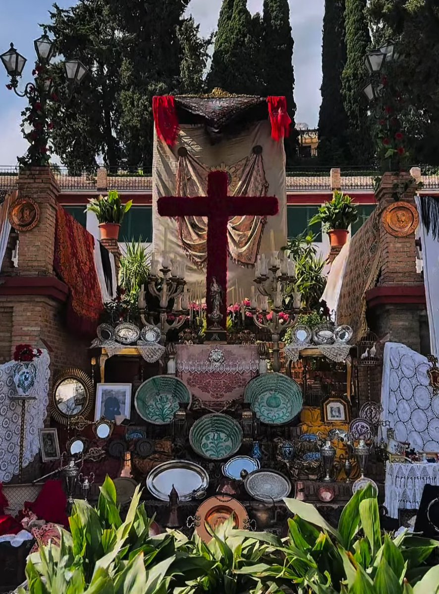 Alberttto02's tweet photo. Las Cruces de nuestras hermandades y cofradías.
Núcleo puro de nuestra fiesta. 
Granada. https://t.co/IMHRaLiFYe
