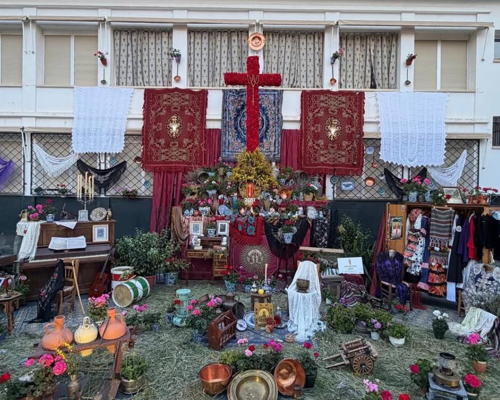 Las Cruces de nuestras hermandades y cofradías.
Núcleo puro de nuestra fiesta. 
Granada.
