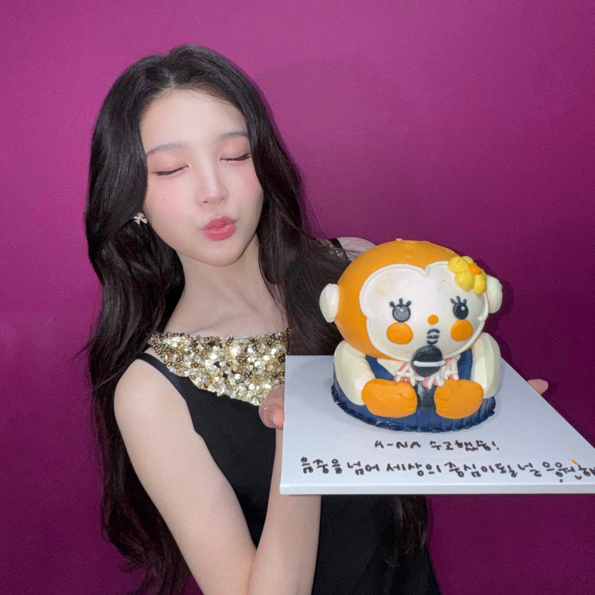 A_NAface's tweet photo. #앞으로의_유나도_기대하쇼쇼쇼 
#ThankYouMCA_NA
수고했어 유나야🙉🌻 https://t.co/XGmkBYw4v7