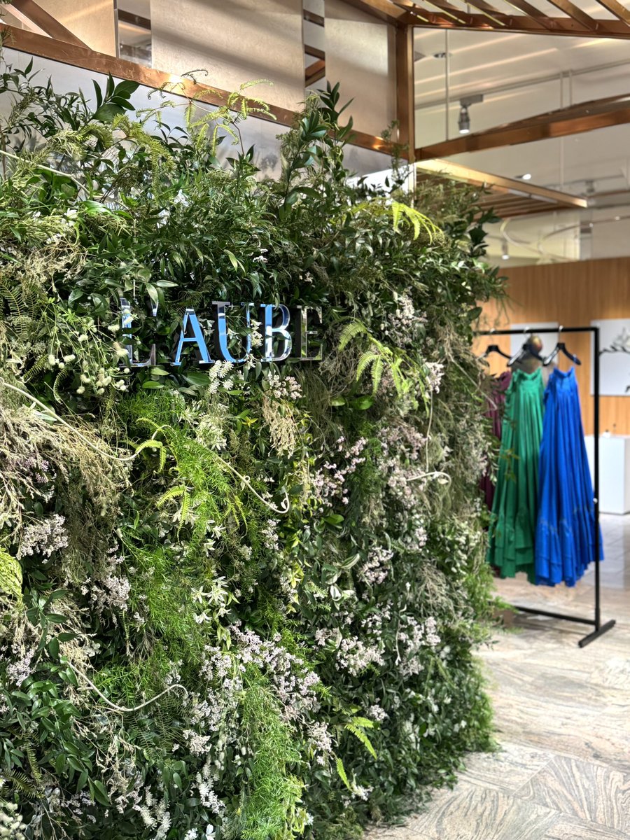 h________ka's tweet photo. L'AUBEのPOPUPやっと行けました🕊️🌿

そこまでお客様も多くなく店内ゆっくり見られたし
美人なスタッフの皆さまにも構ってもらえて幸。
時間が遅く、お目当ての在庫はほとんどなかったけれど
何点か試着させて頂けたのでまたレポします😊
#laubeblanc https://t.co/NCgBESKzqL