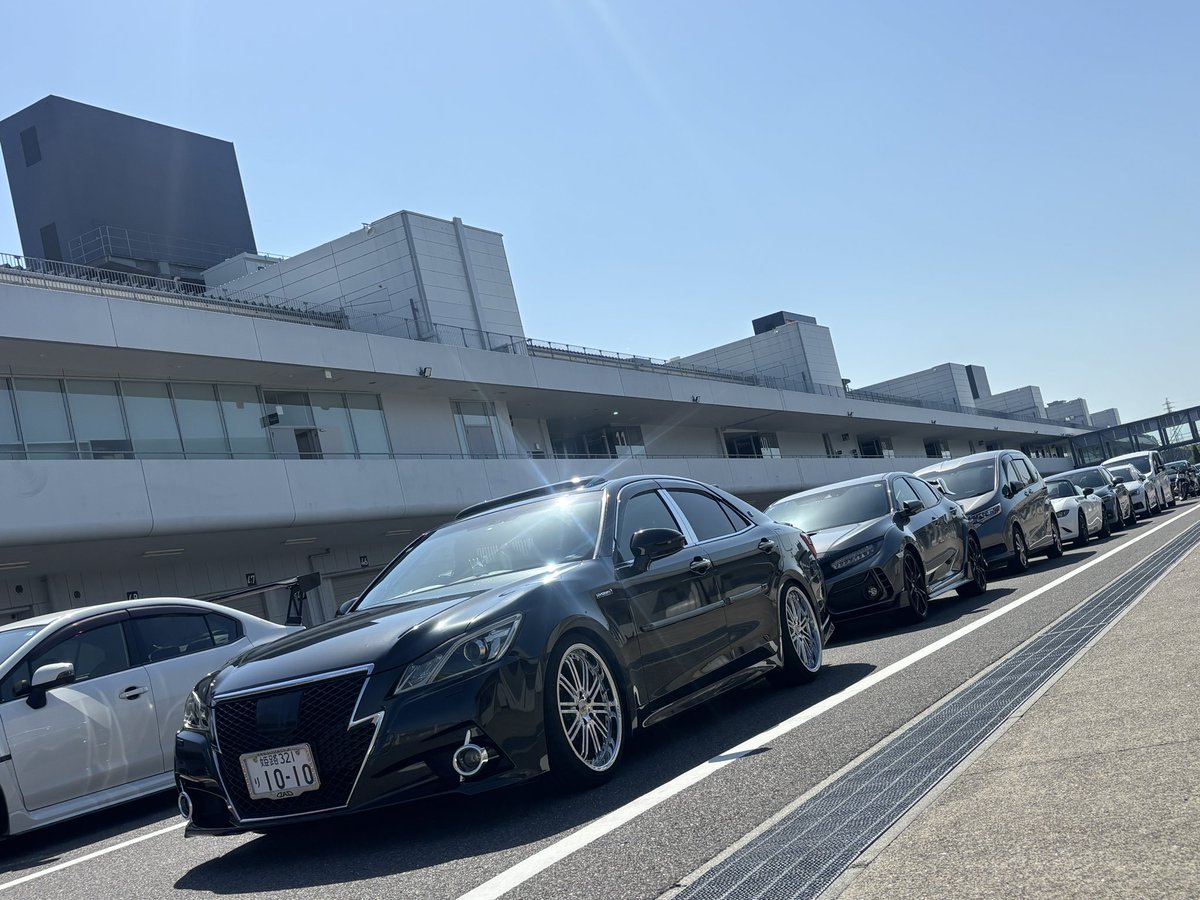 _tentoakuma's tweet photo. 鈴鹿サーキットで行われてたサーキットクルーズに行ってきました

昔ゲームで散々走ってた鈴鹿サーキットを自分の車で走れる
とても楽しく良いイベントでした^_^ https://t.co/mOsvHVe4c2