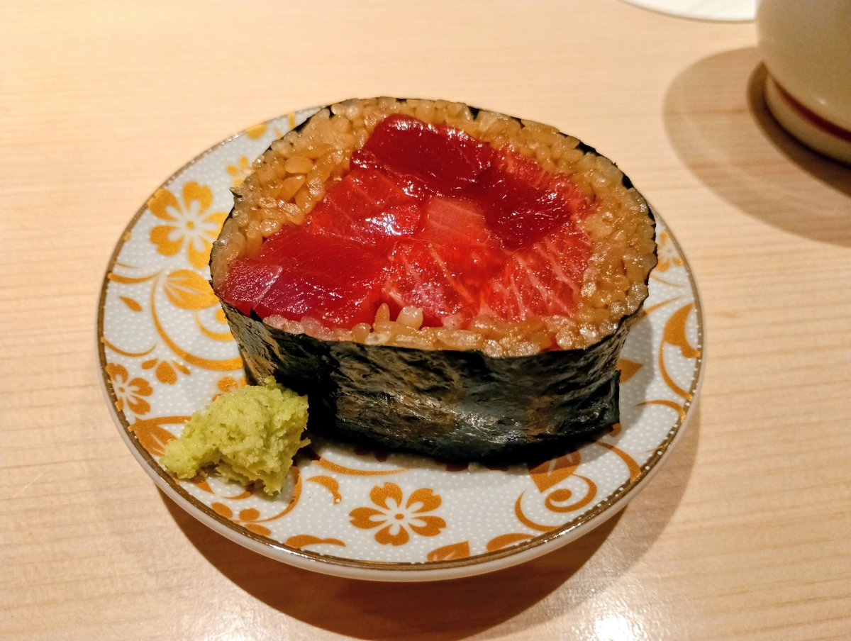 fp4515's tweet photo. タバコと同じ位の大きさ
食べにくいでけ... https://t.co/4NohwkKnyk