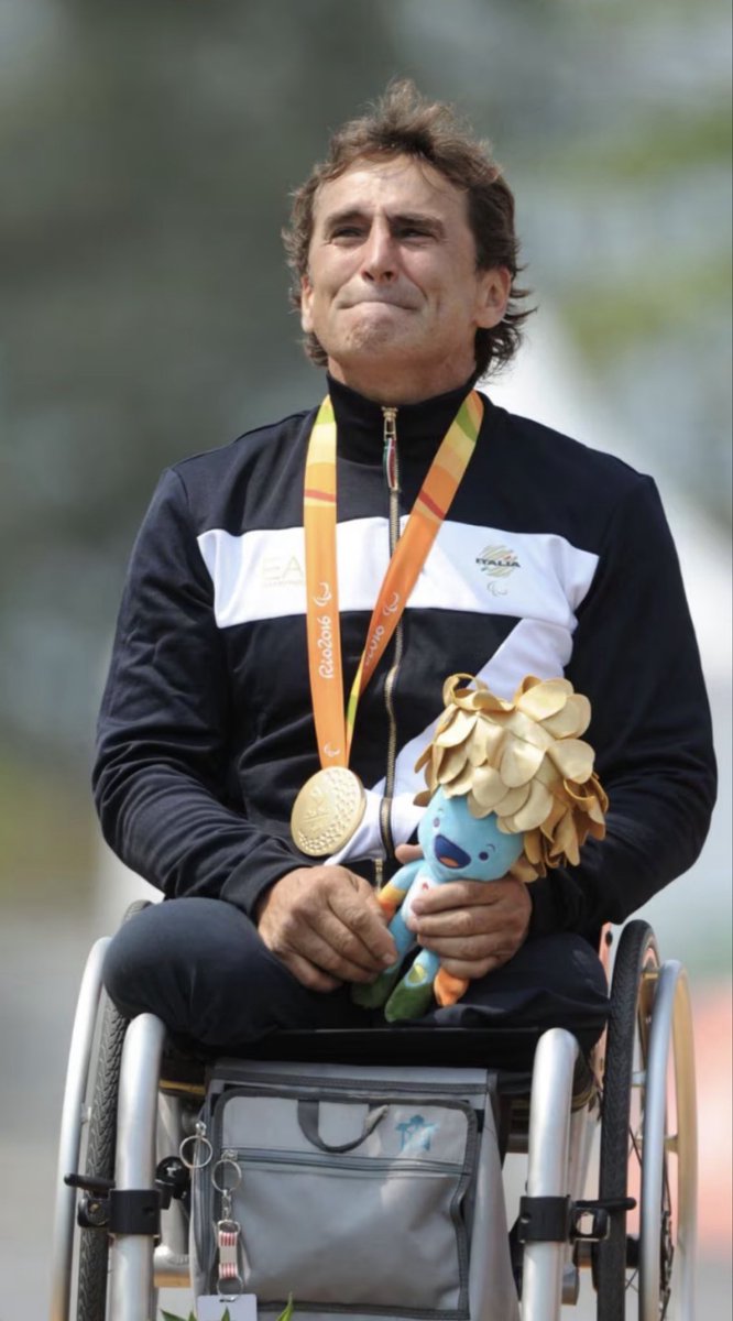 Ci sono persone che non muoiono mai. #AlexZanardi è una di queste. Non verrà dimenticato. ⚘️