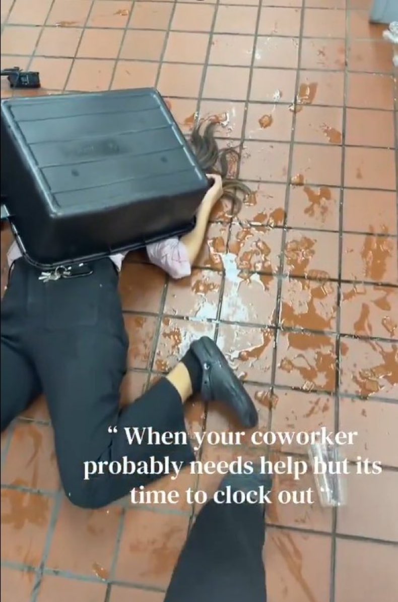 DeathGamerBlade's tweet photo. I feel so bad leaving my new coworker in a situation like this yesterday. She had several mistakes she needed to correct but I was done with work (plus they don’t give us OT) https://t.co/e0HsU1lQRd