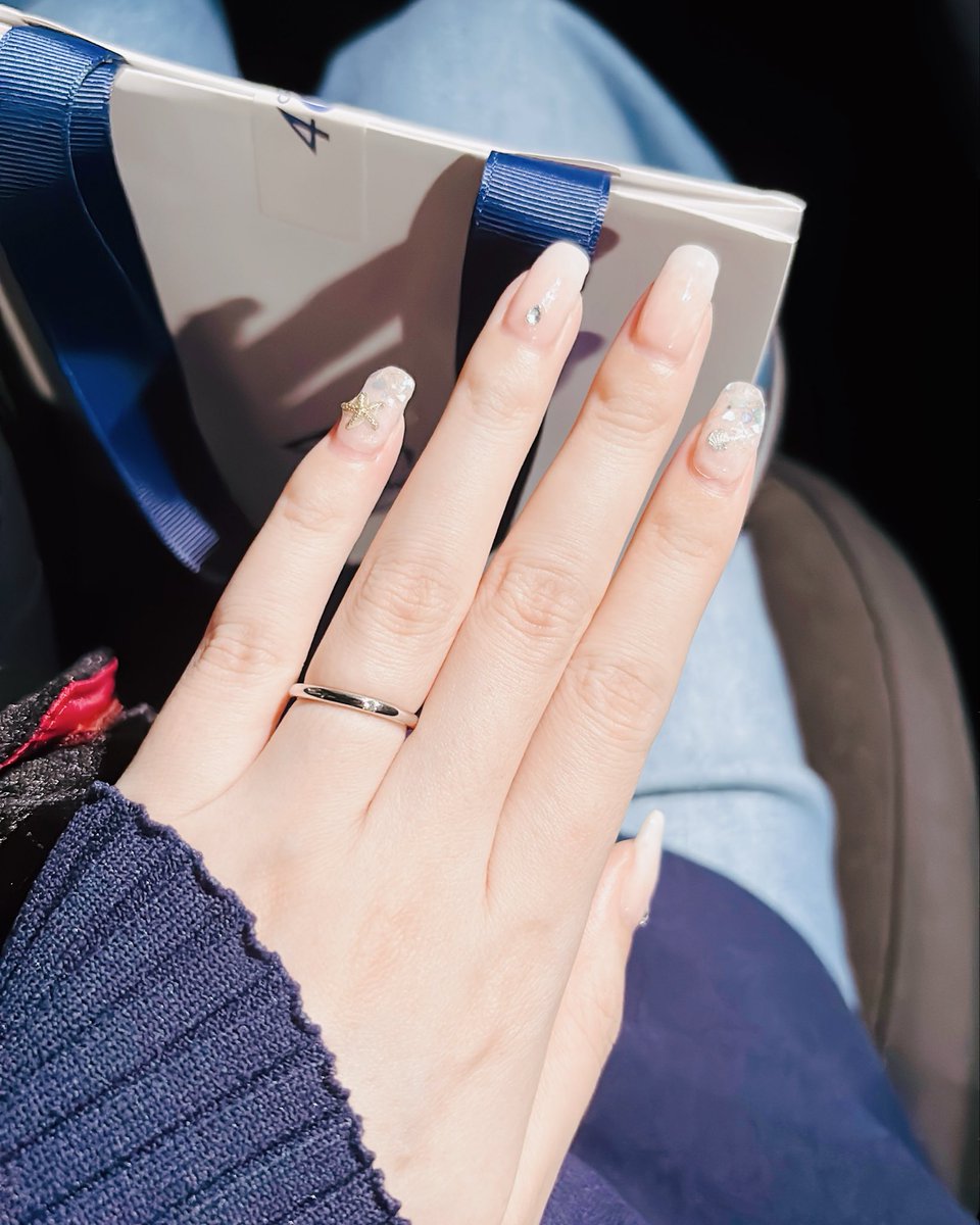 AekaHand's tweet photo. ①姉にケアとohoraつけてあげた💅
②サイズアップした結婚指輪受け取り
つやっつやで帰ってきた💍✨
③ピンキーリング購入 #購入品 https://t.co/MYfs9Iq4yk