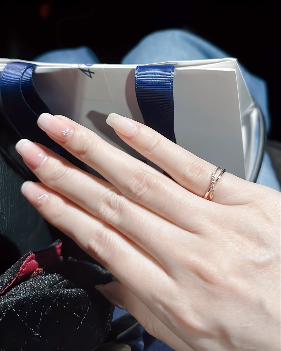 AekaHand's tweet photo. ①姉にケアとohoraつけてあげた💅
②サイズアップした結婚指輪受け取り
つやっつやで帰ってきた💍✨
③ピンキーリング購入 #購入品 https://t.co/MYfs9Iq4yk