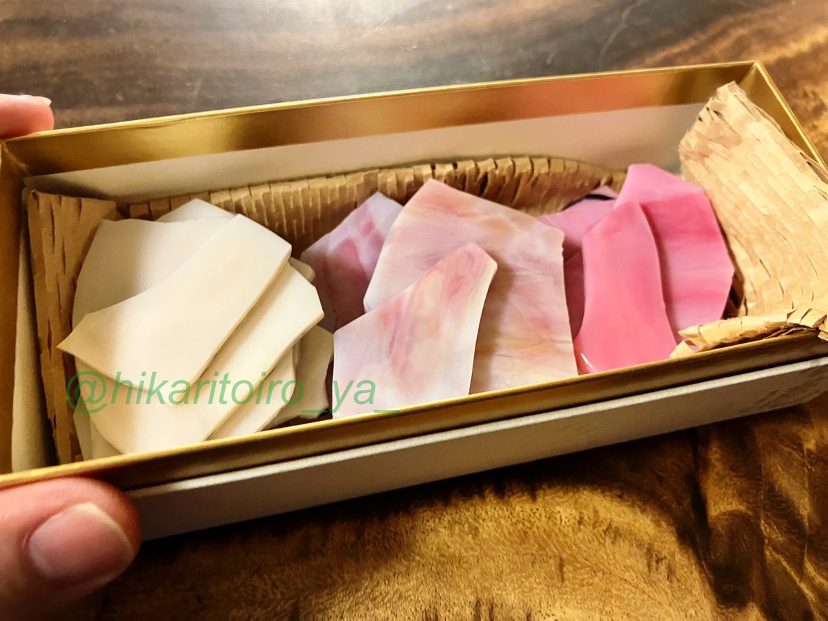 hikaritoiro_ya_'s tweet image. 切りたてホヤホヤのpink🎀ええ色🍥
日ぃ暮れたから続きはまた明日～🌆🌃 #glass 🔪