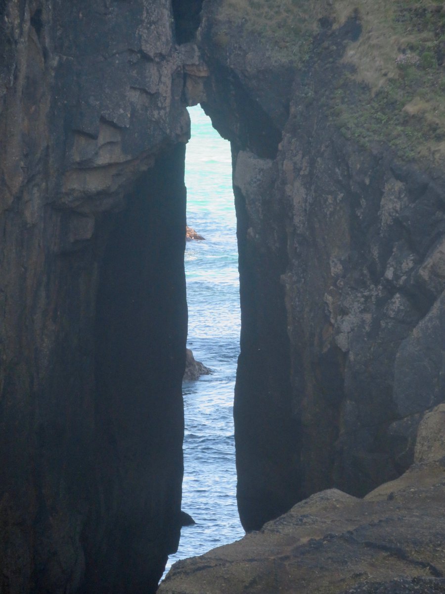 bakrim2000's tweet image. 6/ The best Cornish cove 💎 Magical!💙 🔆
#walking👣#nanjizal  #cornwall