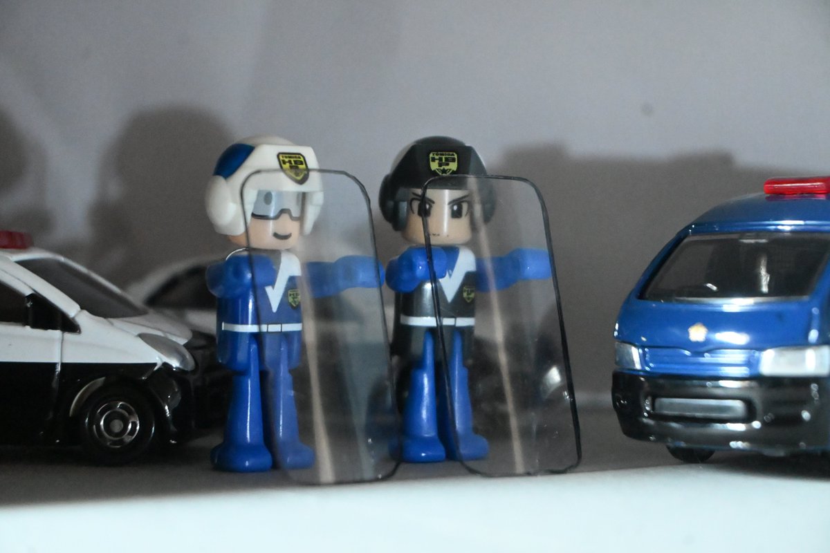 youplarail's tweet photo. 簡素ながら、プラキッズさん用の防護盾を作りました。
ワイシャツの襟のプラスチック板を取っておいてよかったですね。
あとは"POLICE"の文字でも入れましょうかね...
#トミカ #プラレール #プラキッズ #ジオラマ #ペーパークラフト #機動隊 https://t.co/ufe7ArO63S