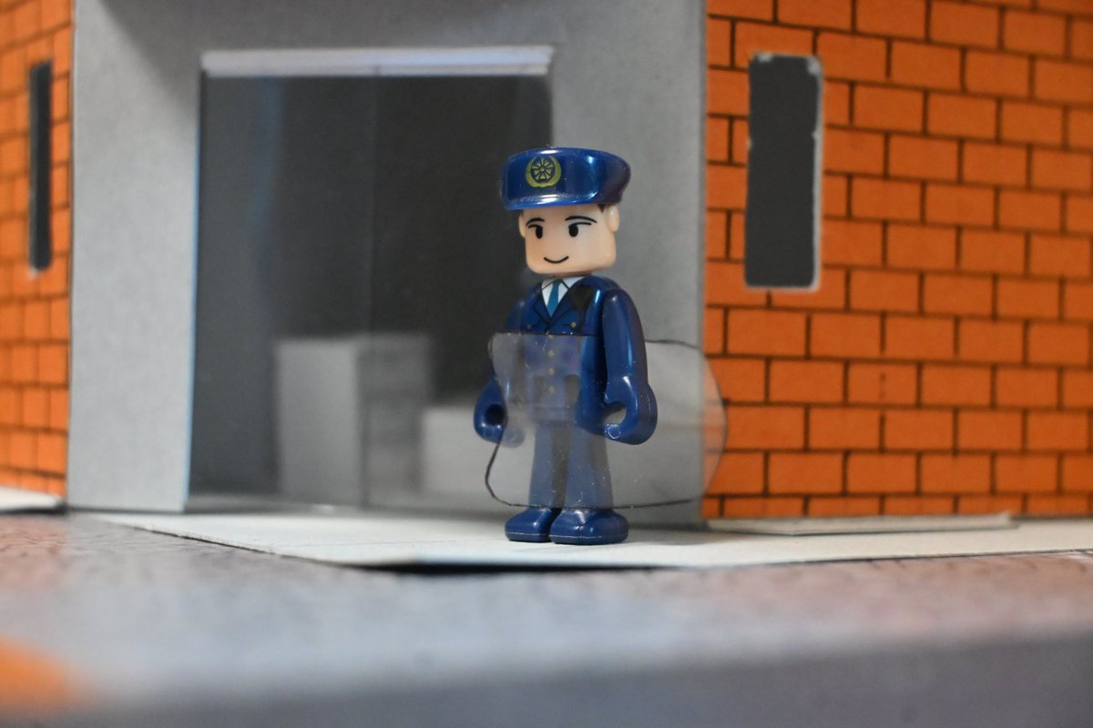 youplarail's tweet photo. 簡素ながら、プラキッズさん用の防護盾を作りました。
ワイシャツの襟のプラスチック板を取っておいてよかったですね。
あとは"POLICE"の文字でも入れましょうかね...
#トミカ #プラレール #プラキッズ #ジオラマ #ペーパークラフト #機動隊 https://t.co/ufe7ArO63S