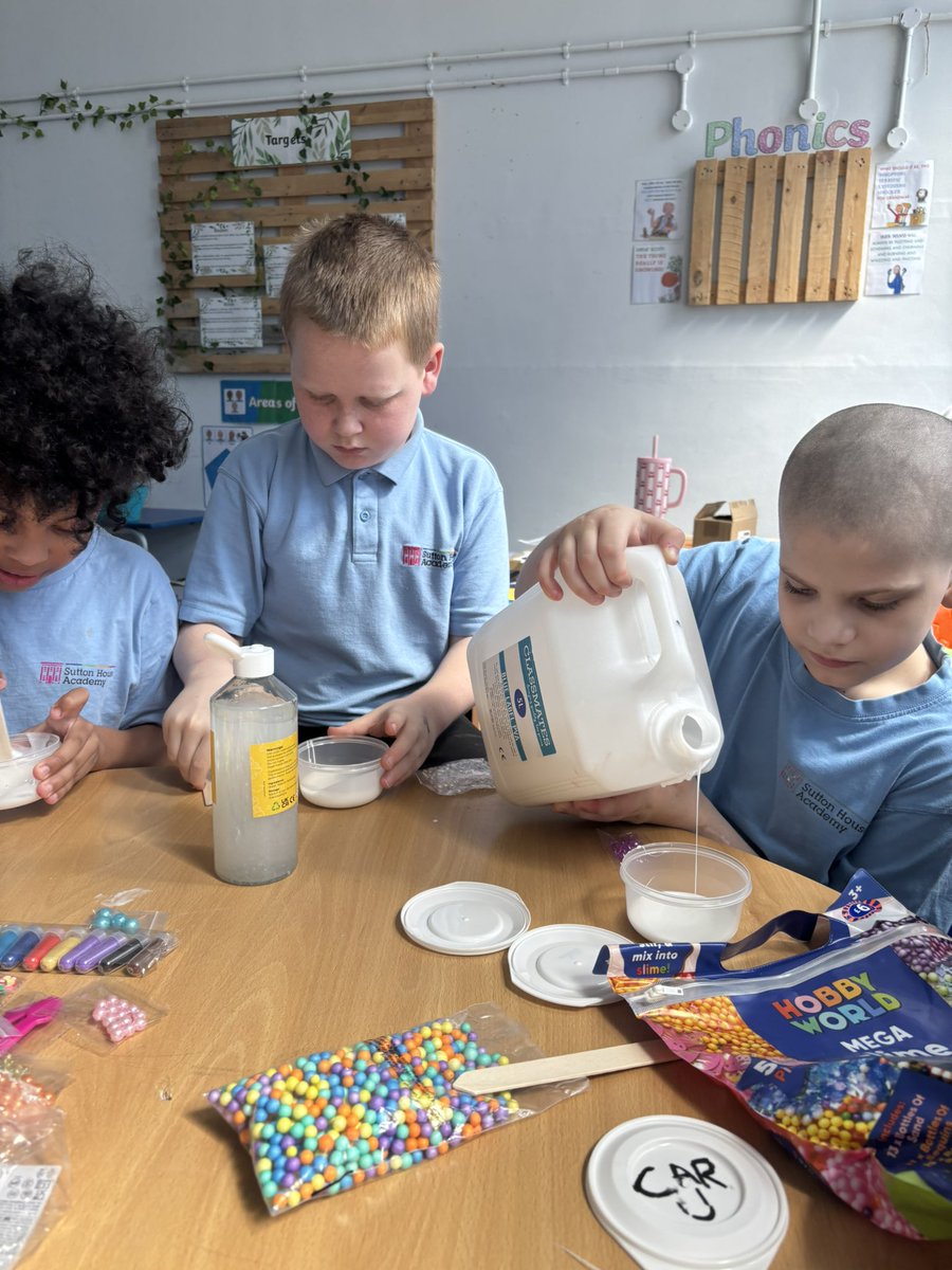 _SuttonHouse_'s tweet image. Pupils had great fun making slime as a sensory activity 🧪 Supporting creativity, exploration, and hands-on learning while developing fine motor skills! #SensoryPlay #LearningThroughPlay