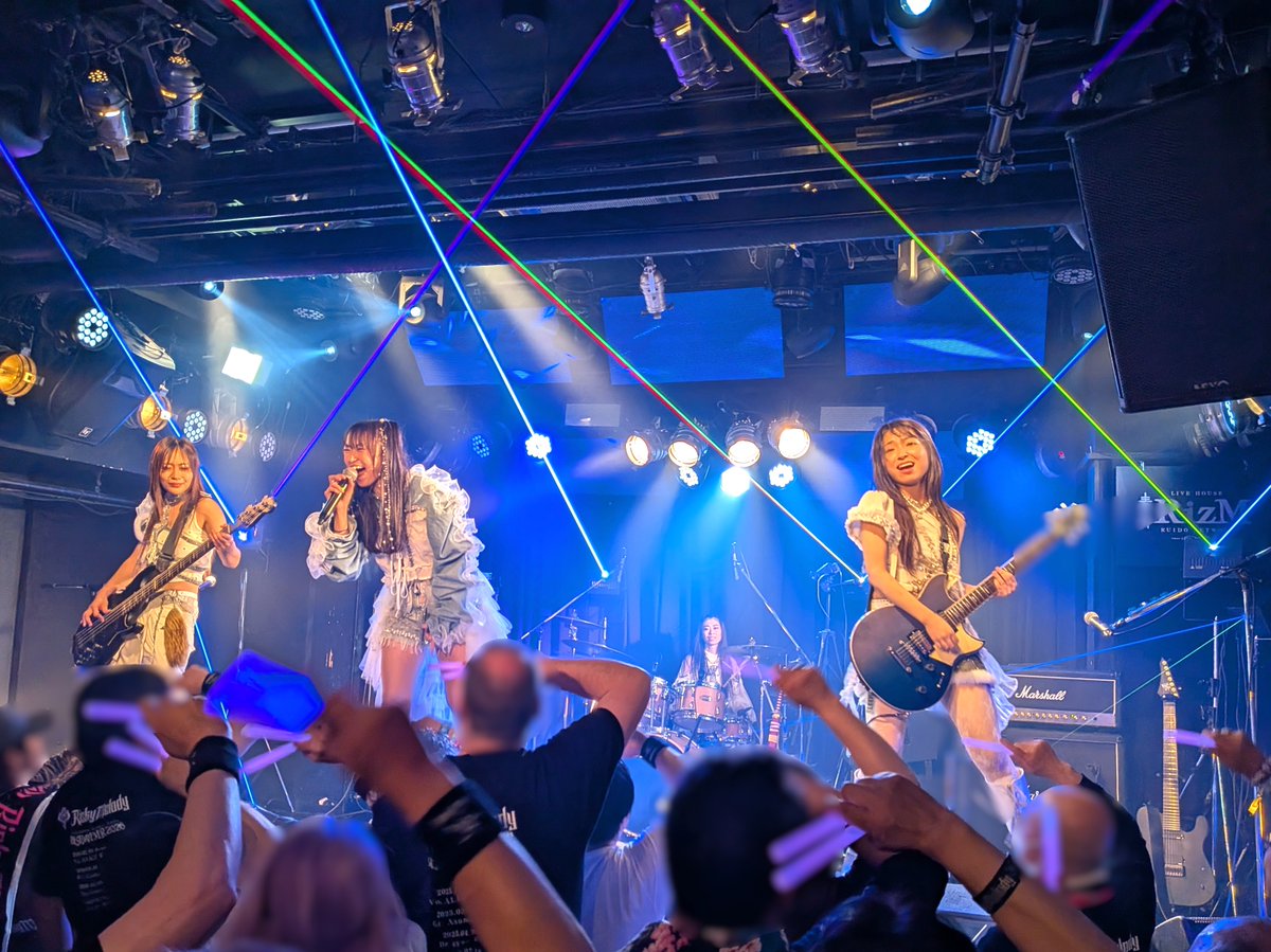 mtdxb's tweet image. #RiskyMelody（大手レーベル・徳間）ギタリスト・Asumi @Asumi_RM さん（1枚目）．ドラム・ayae @ayae_GA_ さん（後方）バースデイ＆ 新 #アルバム リリース記念（4/30）#ライブ写真 x.com/_Risky_Melody_…