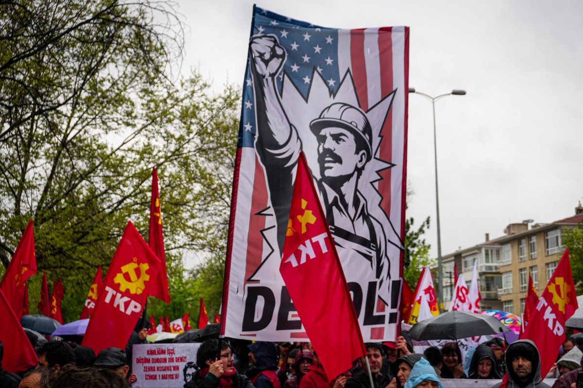 ZonguldakTKP's tweet photo. 🚩Sosyalizm ve cumhuriyet için 1 Mayıs’ta Ankara Anıtpark’ta bir aradaydık. 
Karanlığa boyun eğmeyeceğiz. Madenden meydana yaşasın 1 Mayıs! https://t.co/l0EBqK2odp