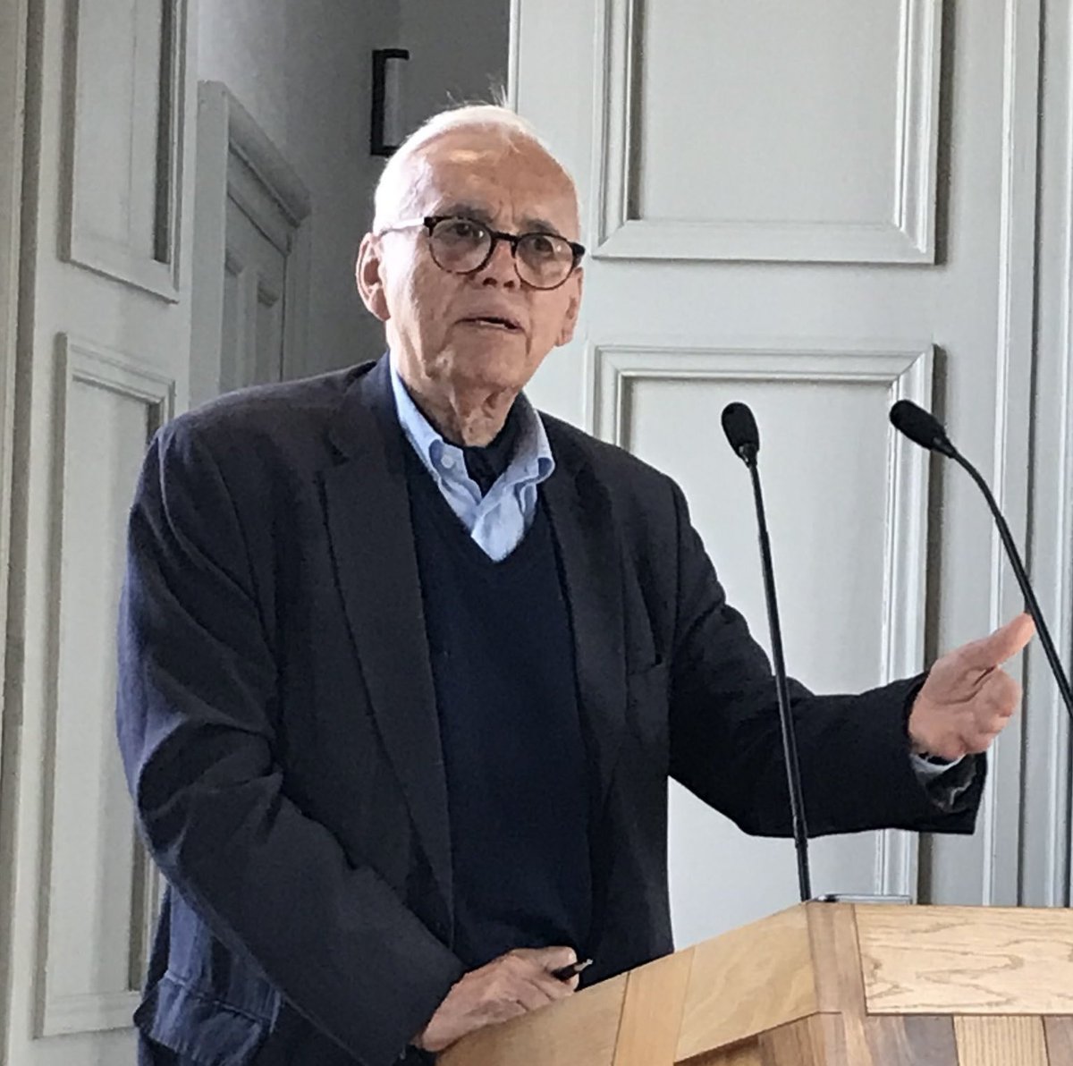 Eric_Anceau's tweet photo. Décidément quelle triste journée pour l’histoire et le droit !
Nous apprenons le décès de Michel Pertué ancien doyen du droit à Orléans et auteur d’une magistrale étude sur l’administration territoriale de la France du milieu du XVIIIe siècle au milieu du XXe siècle. https://t.co/nLBgOMrDhU