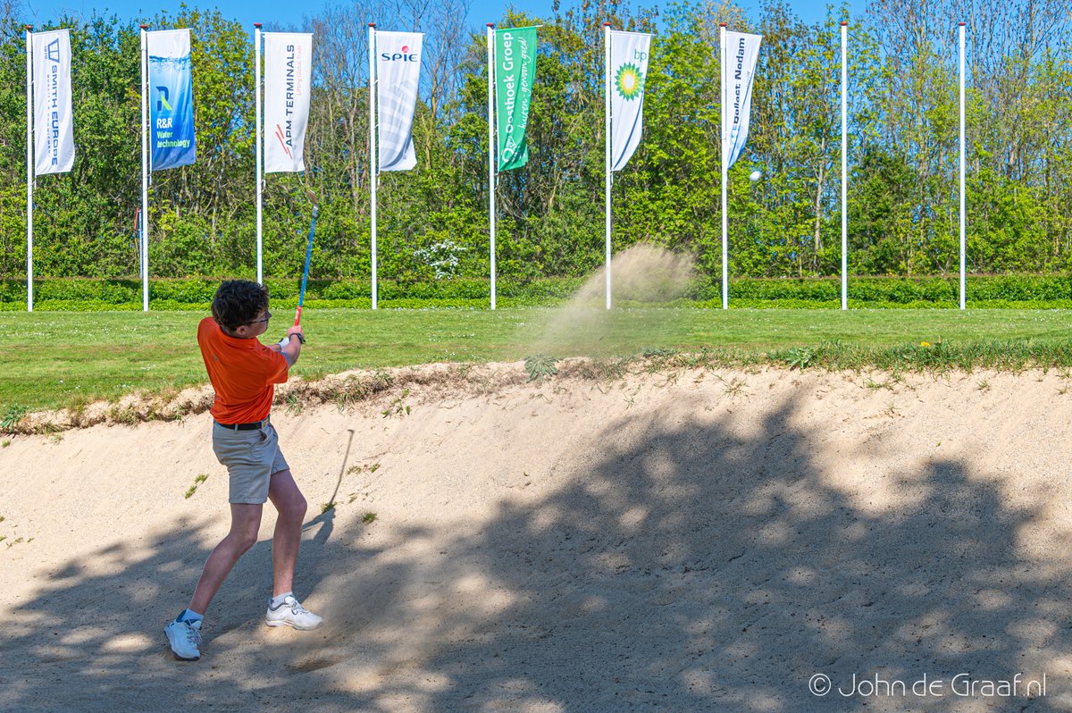 😍😄😃💪⛳️Hij fietst zestien kilometer naar de golfbaan, zit in 4 VWO en is nu al aan het kijken naar een plekje op een Amerikaanse universiteit. Yoris Bijl is perfectionistisch. Een voordeel? Lees Yoris' mooie verhaal. <a href="/philallengolf/">Phil Allen</a> <a href="/golfkleiburg/">Golfclub Kleiburg</a> <a href="/slamstox/">Slamstox</a>