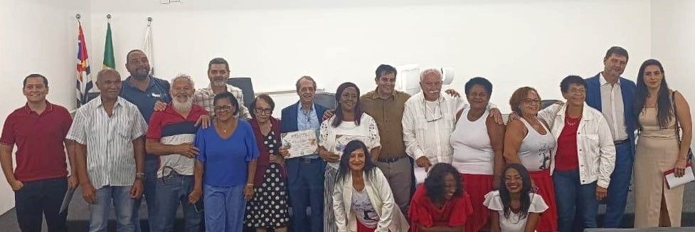 Cámara Municipal de Santos celebró una velada solemne de solidaridad con #Cuba denominada "Diálogo, amistad y cooperación entre los pueblos”, en la que se condenó los intentos de agresión militar al pueblo cubano por EEUU.  #CubaNoEstáSola